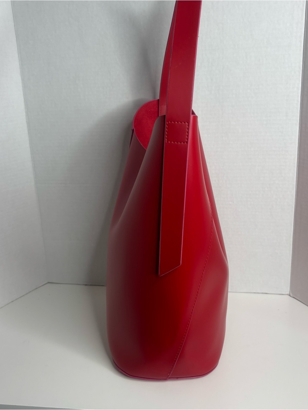 Estee Lauder Red Bucket Shoulder Bag - Picture 4 of 10